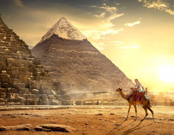Day tour Giza pyramids and Egyptian museum