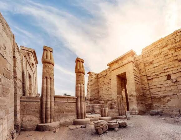 Full-Day West Bank Tour in Luxor: Ramesseum, Medinet Habu and Deir el-Medina